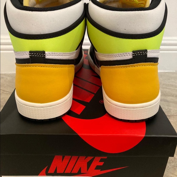 Jordan 1 retro high mens volt/yellow mens shoes - Picture 3 of 7